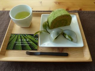 茶畑ロール&水餅⑤_R.jpg